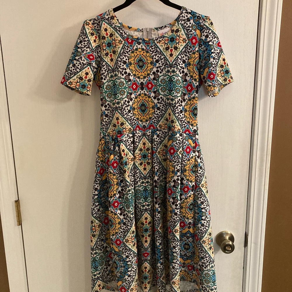 Small Stretchy Tile Print Lularoe Amelia Dress with box pleats and pockets